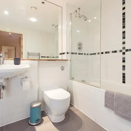 Апартаменты Bright, Roomy 2br Flat For 6 Near Central