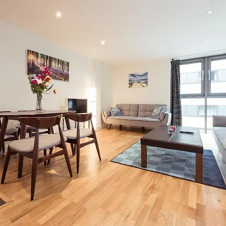Bright, Roomy 2br Flat For 6 Near Central